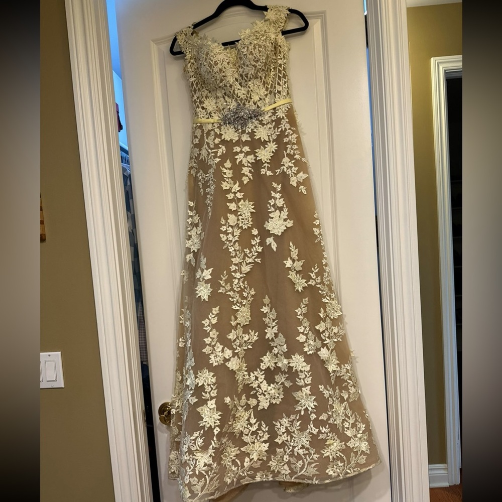 Couture nude and yellow dress size 42